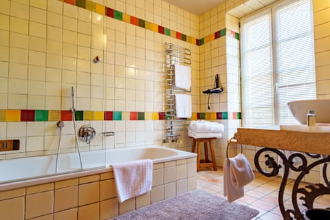 Classic Double Room | Bathroom | Bathrobes, towels