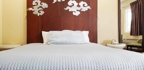 Deluxe Room | Individually furnished, laptop workspace, free WiFi, bed sheets