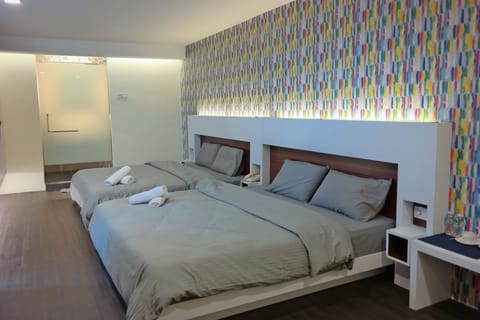 Deluxe Quadruple Room | Desk, iron/ironing board, free WiFi, bed sheets