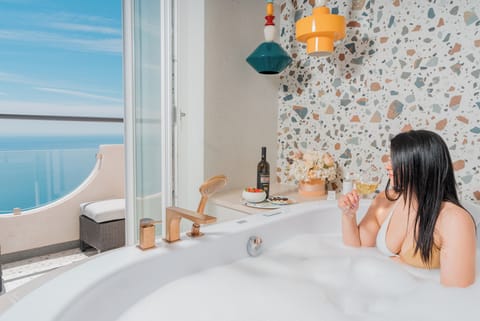 Junior Suite, Balcony, Sea View | Private spa tub