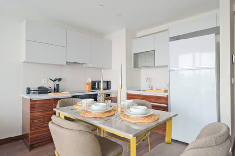 Deluxe Apartment, 1 Bedroom | Private kitchen | Fridge, oven, dishwasher, griddle