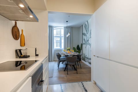 Luxury Apartment | Private kitchenette | Oven, stovetop, dishwasher, electric kettle