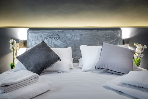 Superior Double Room | Minibar, in-room safe, individually furnished, iron/ironing board