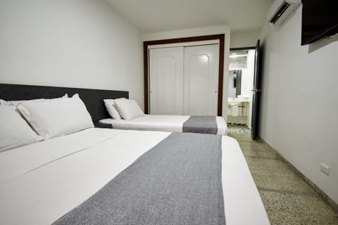 Triple Room | Free WiFi, bed sheets