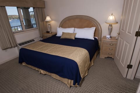 1 bedroom, premium bedding, pillowtop beds, desk