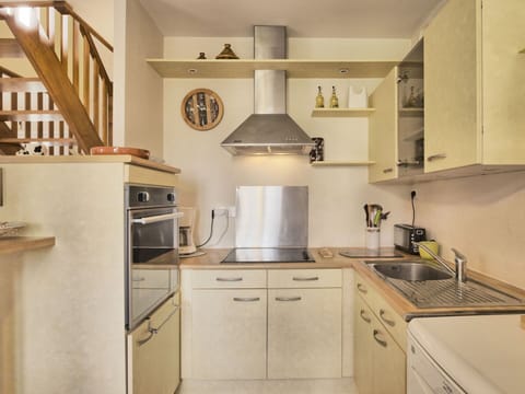 Cabinetry, Property, Countertop, Kitchen Sink, Sink, Building, Kitchen, Wood, Kitchen Appliance, Kitchen Stove