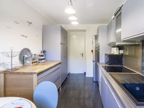 Water, Sky, Property, Tree, Building, Swimming Pool, Azure, Body Of Water, Leisure, Urban Design