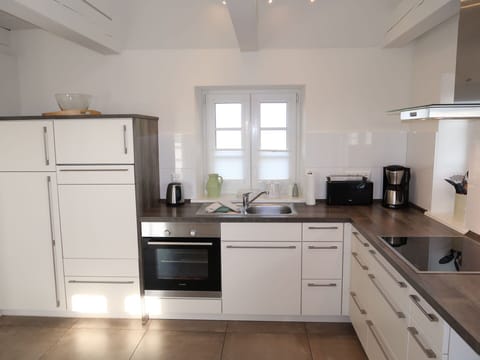 Sky, Cloud, Building, Window, Plant, Tree, Land Lot, House, Grass, Landscape