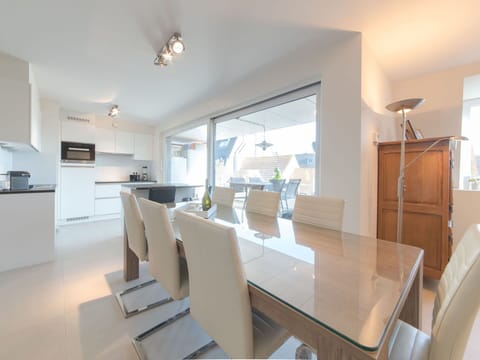 Cabinetry, Wood, Architecture, Building, Interior Design, Kitchen, Flooring, Floor, Window