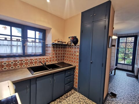 Cabinetry, Property, Window, Countertop, Wood, Interior Design, Kitchen, Flooring, Floor