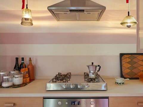 Sky, Plant, Building, Daytime, Water, Azure, Tree, Arecales, Body Of Water, Cloud