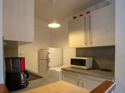 Sky, Plant, Cloud, Property, Building, Window, Tree, House, Natural Landscape, Real Estate