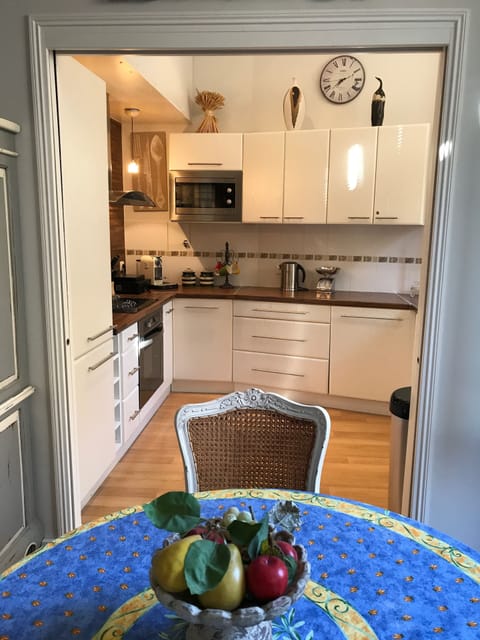 Living dining area / Kitchen 2: