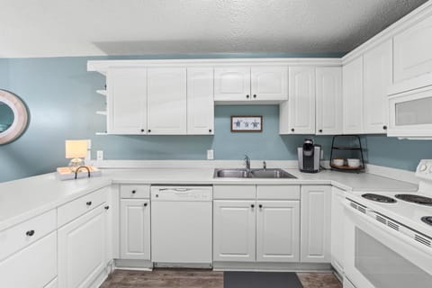 Cook with ease in our fully equipped kitchen, stocked with everything you need! 🍳✨