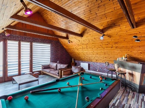 Water, Plant, Sky, Property, Nature, Azure, Swimming Pool, Tree, Vegetation, Grass