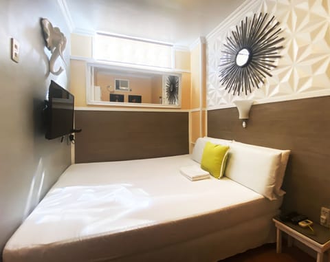 Economy Double Room | Individually decorated, free WiFi, bed sheets