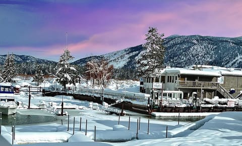 Snowy mountain views at sunset, creating a peaceful winter retreat.