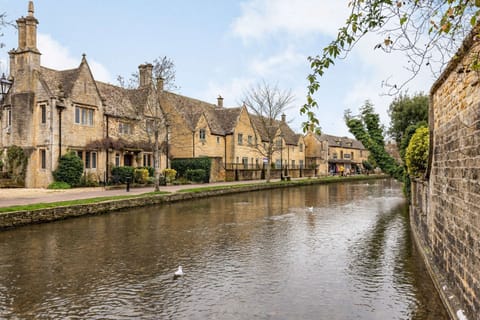 Holly Cottage - StayCotswold