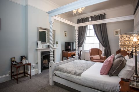 Deluxe Double Room, 1 Double Bed, Garden View | Individually decorated, individually furnished, iron/ironing board