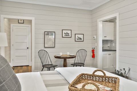 Luxury Cottage, 1 King Bed | Egyptian cotton sheets, premium bedding, down comforters, pillowtop beds