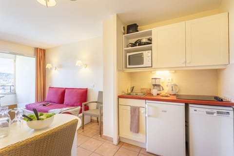 Apartment 6 people - 1 bedroom + 1 sleeping alcove - Balcony or Terracew | Private kitchenette | Fridge, microwave, stovetop, dishwasher