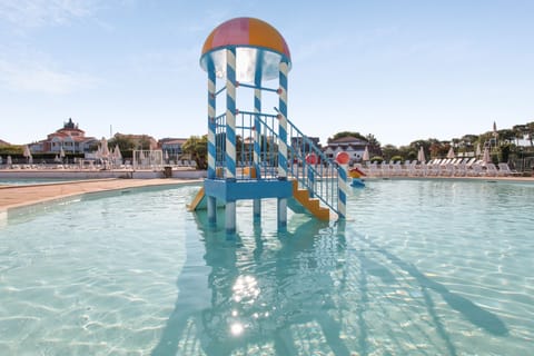 Seasonal outdoor pool, pool umbrellas, sun loungers