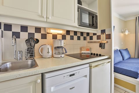 Apartment 4 people - 1 bedroom - Terrace | Private kitchen | Fridge, microwave, stovetop, dishwasher