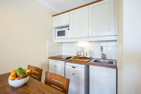 Apartment 4 people - 1 bedroom - Balcony | Private kitchenette | Fridge, microwave, stovetop, coffee/tea maker