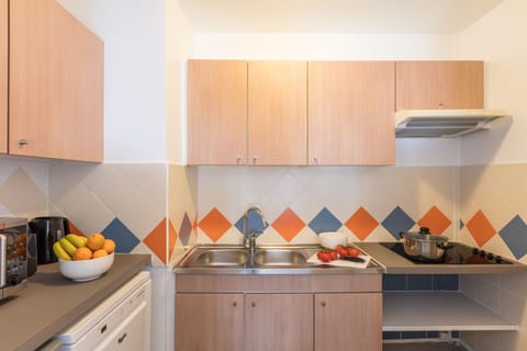 Apartment 6 people - 2 Bedrooms - Balcony | Private kitchenette | Fridge, microwave, stovetop, dishwasher