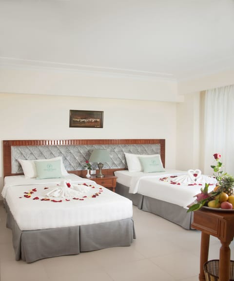 Superior Twin Room, Balcony | Premium bedding, down comforters, pillowtop beds, minibar