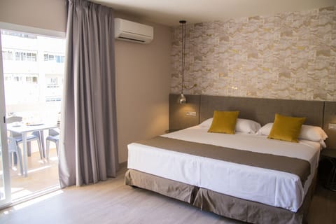 Double Room, Balcony | Free WiFi, bed sheets