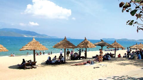 Beach nearby, white sand, beach cabanas, sun loungers
