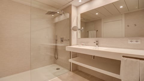Superior Double Room, Sea View | Bathroom sink