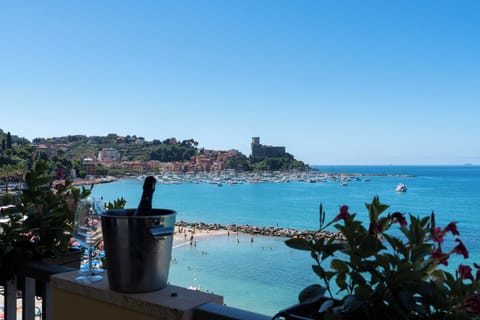 Superior Double Room, 1 King Bed, Sea View | Terrace/patio