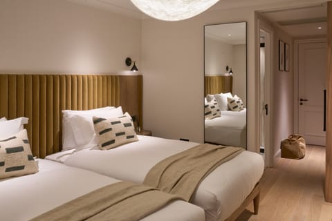 Deluxe Twin Room | Premium bedding, in-room safe, desk, laptop workspace