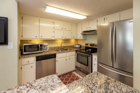 Condo, 2 Bedrooms | Private kitchen | Fridge, oven, coffee/tea maker, toaster