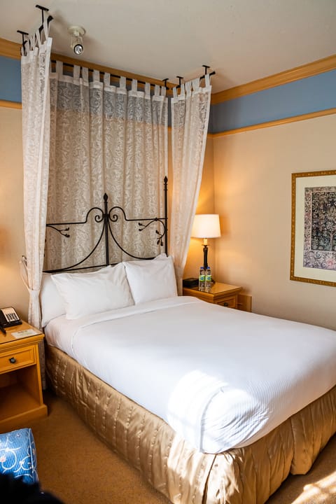 Traditional Double Room | Egyptian cotton sheets, premium bedding, down comforters, pillowtop beds