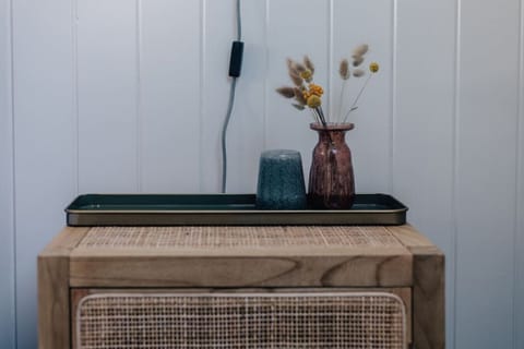 House | 2 bedrooms, desk