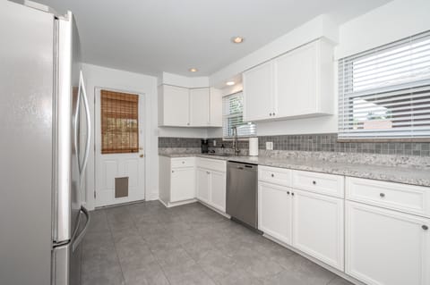 Condo, 2 Queen Beds, Balcony, Garden View | Private kitchen | Fridge, microwave, oven, stovetop