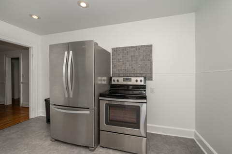 Condo, 2 Queen Beds, Balcony, Garden View | Private kitchen | Fridge, microwave, oven, stovetop