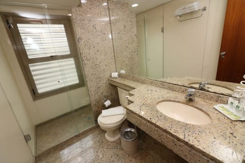 Superior Double Room | Bathroom | Shower, hair dryer, towels