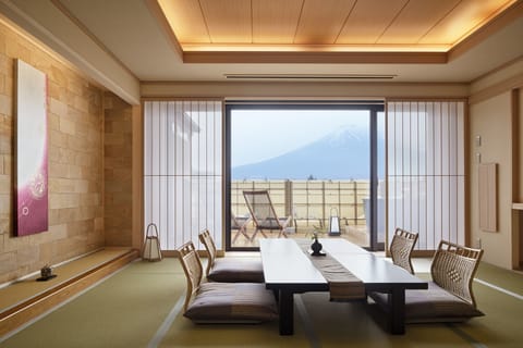 Japanese-Style Room with Open Air Bath, Mountain View 60㎡ | In-room safe, desk, blackout drapes, soundproofing