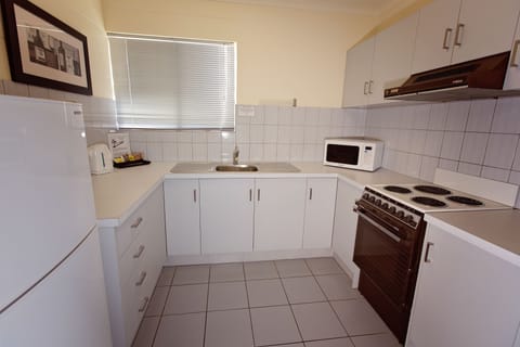 One Bedroom Apartment | Private kitchenette | Microwave, coffee/tea maker, electric kettle, toaster