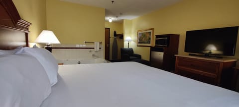 Signature Double Room, 1 King Bed, Non Smoking, Jetted Tub | Desk, laptop workspace, blackout drapes, iron/ironing board