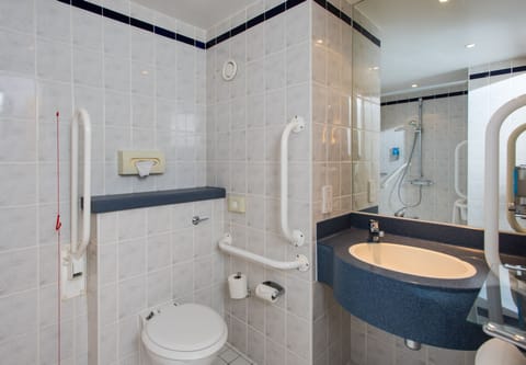 Room, 1 Double Bed, Accessible Bathtub | Bathroom | Shower, free toiletries, hair dryer, towels