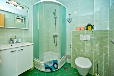 Superior Duplex Apartment with seaview and pool | Bathroom | Free toiletries, hair dryer, towels, soap