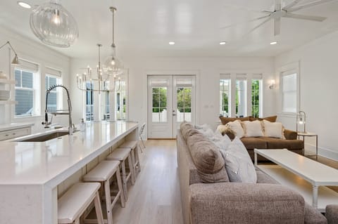 Luxurious open living room & kitchen area