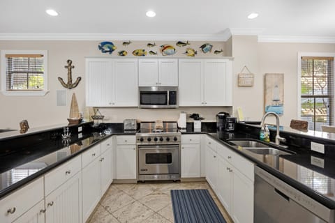 Deluxe Townhome, 2 Bedrooms | Private kitchen | Full-size fridge, microwave, oven, stovetop