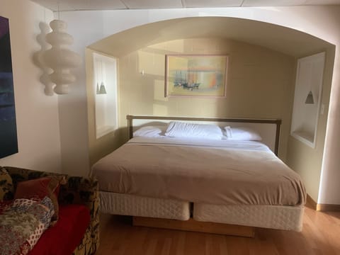 Deluxe Single Room | Free WiFi, bed sheets