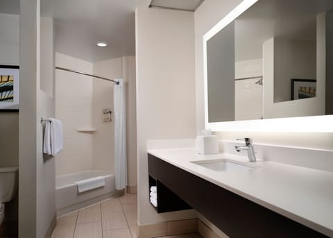 Suite, 1 King Bed (Additional Living Area) | Bathroom | Hair dryer, towels, soap, shampoo